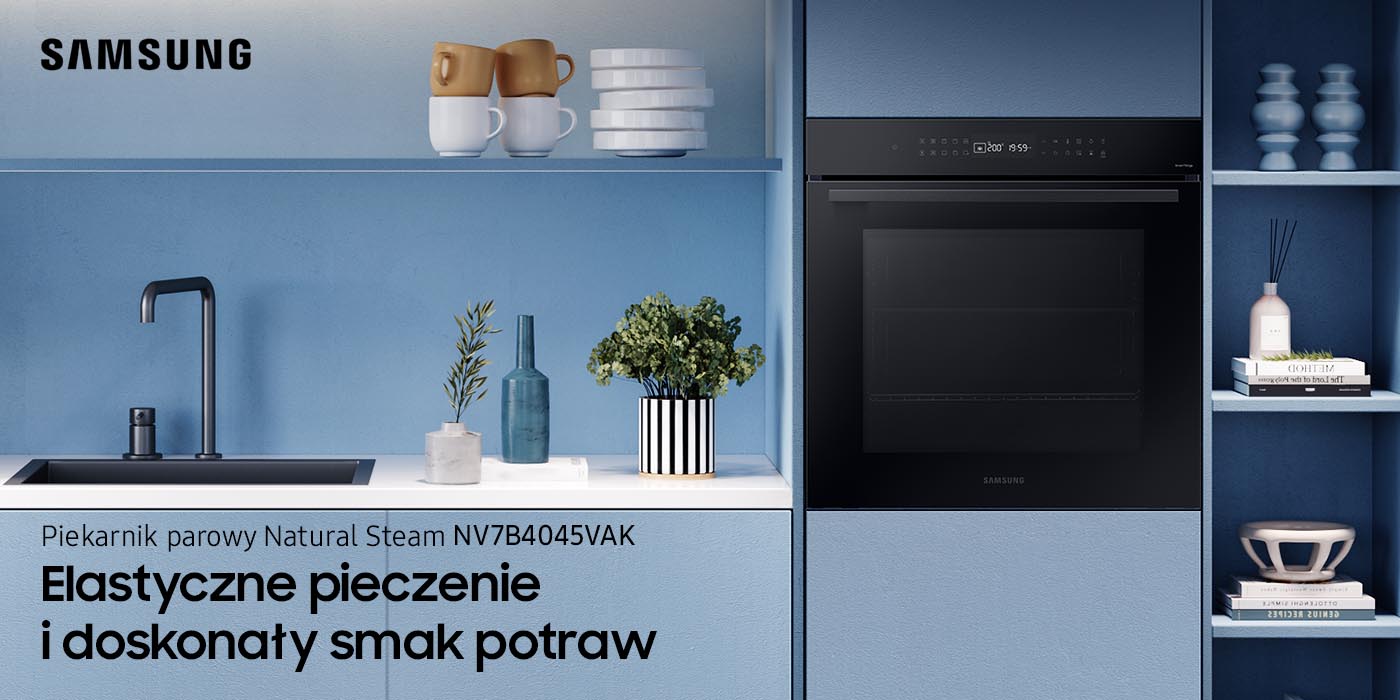 Zdjęcie przedstawia piekarnik parowy Samsung Natural Steam, który został wstawiony do pomalowanej na niebiesko kuchni.