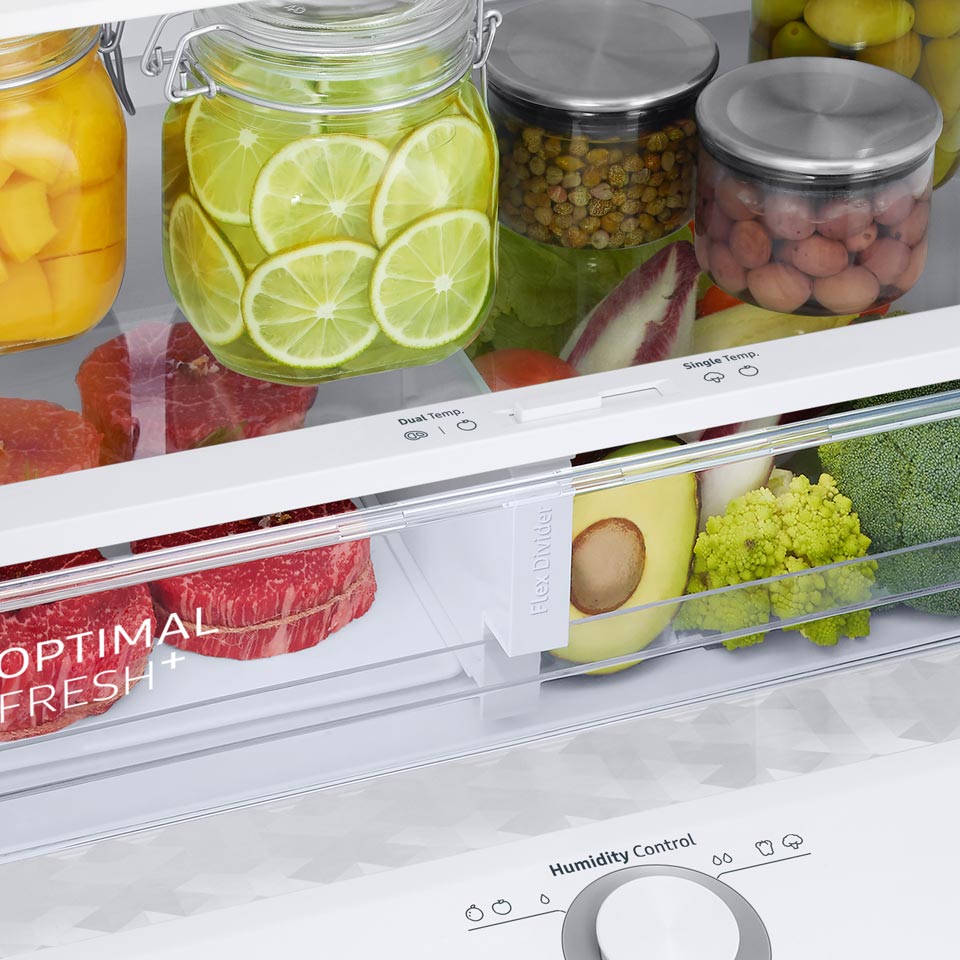 Półki w lodówce Samsung wykonano w wytrzymałego szkła Półki w lodówce Samsung wykonano w wytrzymałego szkła