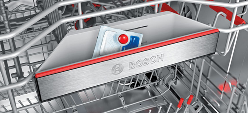 Tabletka do mycia umieszczona w pojemniku na dozowanie